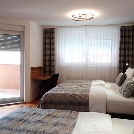 Apartments Hana City Center 利夫诺 外观 照片