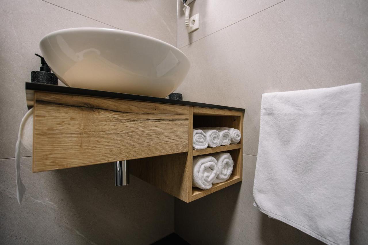 Apartments Hana City Center 利夫诺 外观 照片