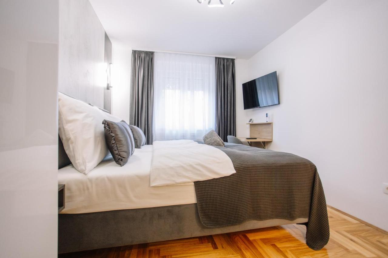 Apartments Hana City Center 利夫诺 外观 照片