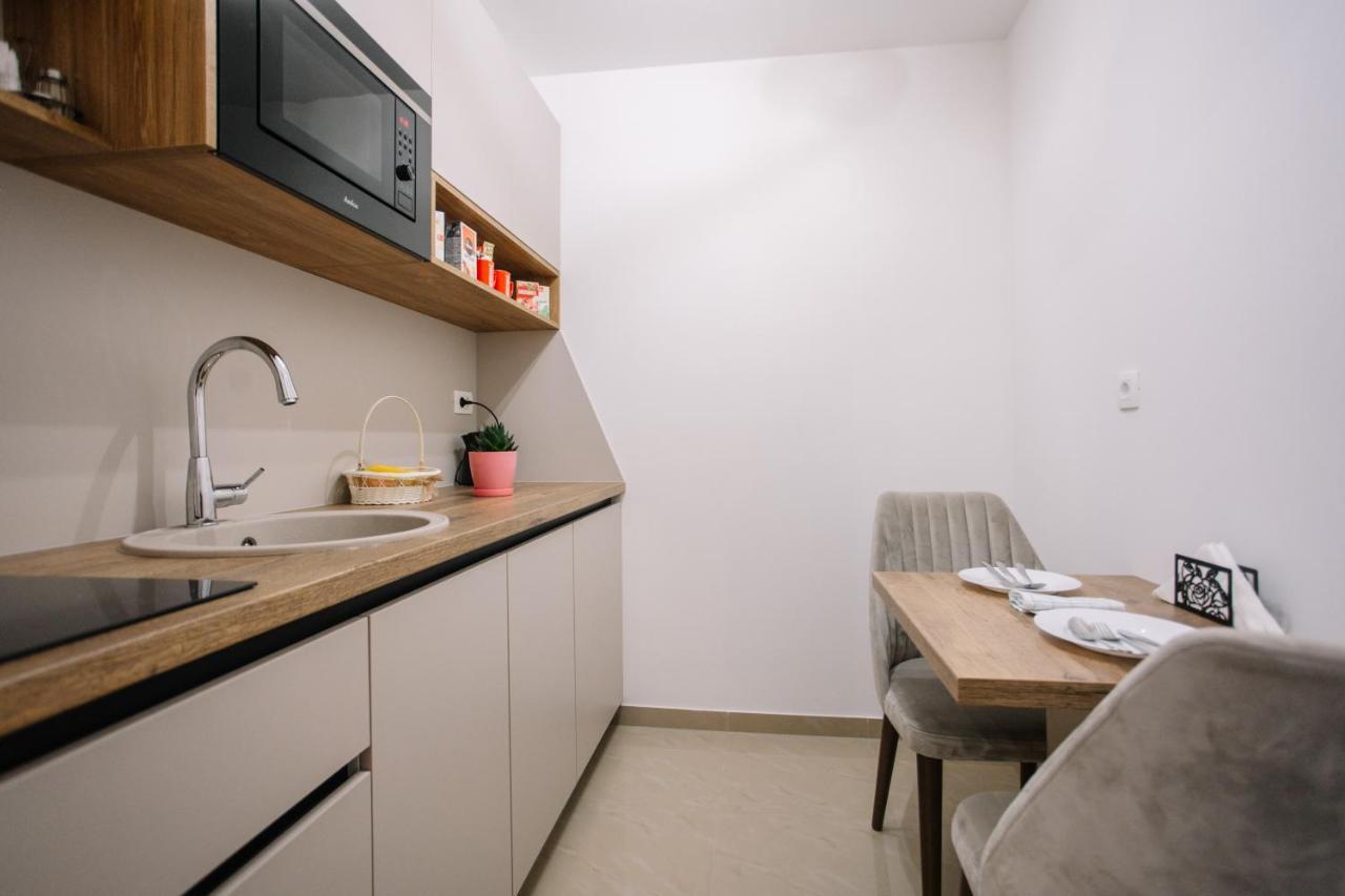 Apartments Hana City Center 利夫诺 外观 照片