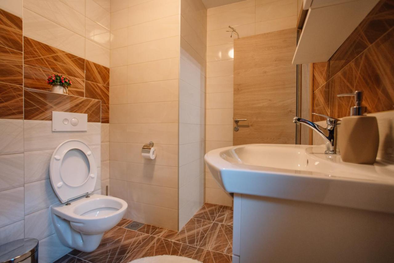 Apartments Hana City Center 利夫诺 外观 照片