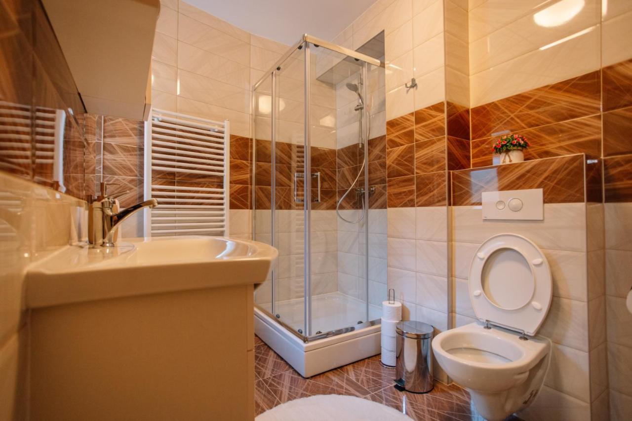 Apartments Hana City Center 利夫诺 外观 照片