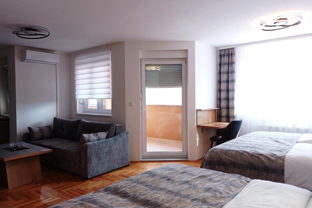 Apartments Hana City Center 利夫诺 外观 照片